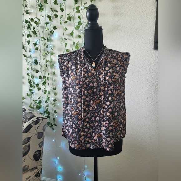 💚HP💚LOFT metallic accent floral and animal print grey ruched sleeve tank - Picture 1 of 7